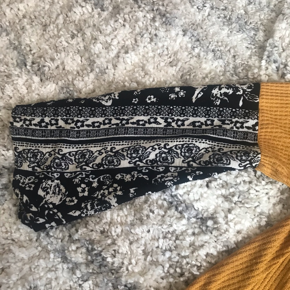 Patterned Sleeve Waffle Tee - Picture 4 of 4